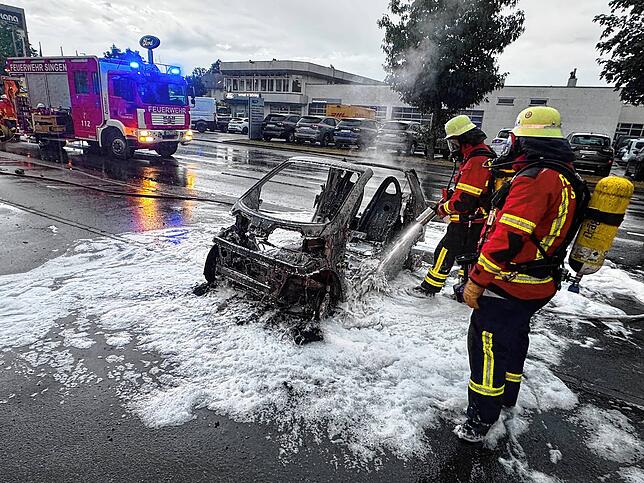 Mit sieben Einsatzkräften und drei Fahrzeugen vor Ort: Der Brand ist gelöscht.