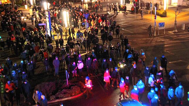 Bei den sogenannten Spaziergängen nahmen in Singen in der vergangenen Woche laut Polizeiangaben etwa 1500 Menschen teil.