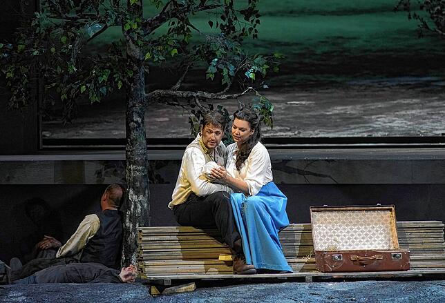 Wahre Liebe mitten im harten Leben eines sibirischen Lagers. Vassili (Alexander Mikhailov) und Stephana (Ambur Braid).