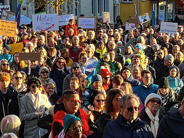Über 1400 Menschen stehen in Donaueschingen am Samstag auf gegen rechte Hetze.
