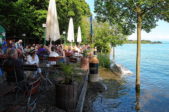 Hochwasser? Solange die Füße trocken bleiben, macht der Stärr-Schorsch auf.