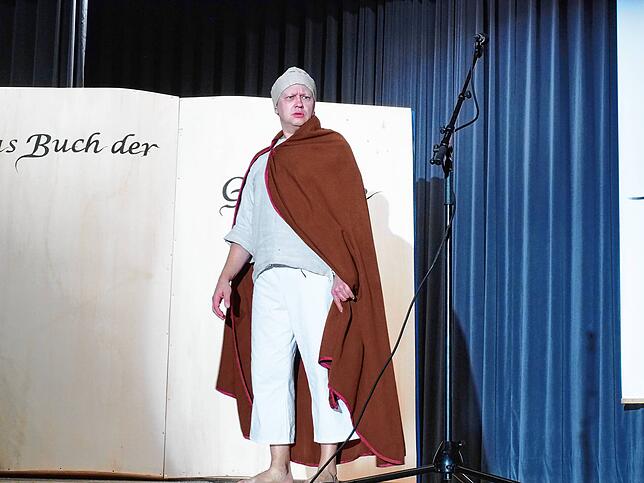 Mit Geschichte: Hans-Peter Sattler als keltischer Handwerker.