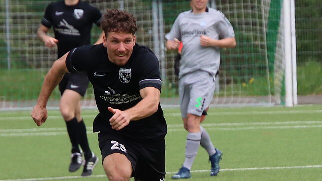 Mit seinem zweiten Tor machte Nicolas Grieger den Deckel drauf auf das 4:2 des FC Öhningen-Gaienhofen gegen SV Aasen.
