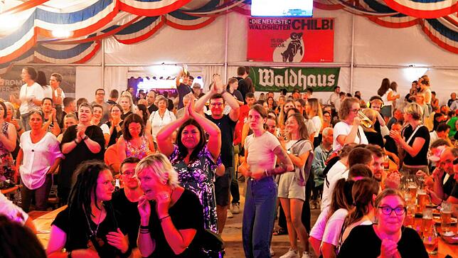 Bild 17: Volles Zelt und super Stimmung auf der Chilbi 2025 in Waldshut – Die besten Bilder