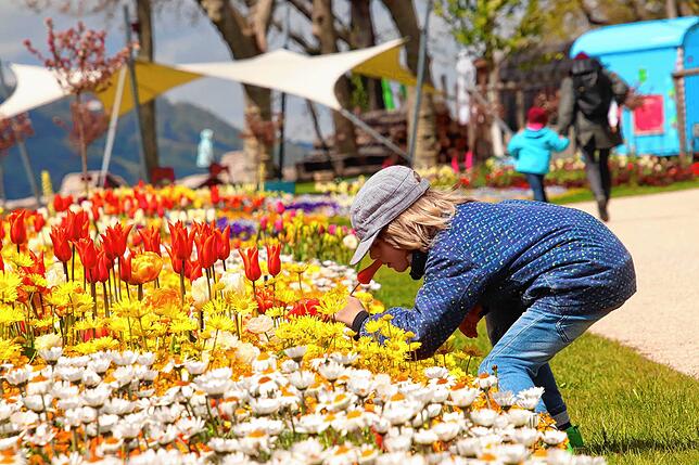 Bild 17: Spielplatzcheck: Lioba und Jakob klettern, springen, hüpfen, hangeln und schaukeln sich für uns durch die Landesgartenschau