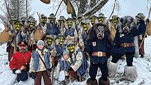 Ein aktuelles Bild der Narrenzunft Hebsack-Geister mit der neuen Figur, der Gehrenberg-Wildsau. Neu ist auch, dass der Narrenpolizist ...
