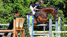 Alia Knack (RSZ Boll, hier auf "Quitte") gehört beim M-Springen in Pfullendorf zu den Favoriten. Bild: Eugen Fischer