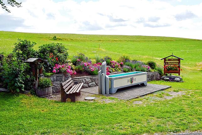 Der Einungsbrunnen in Wolpadingen ist ein beliebter Rastplatz für Wanderer und Radfahrer.