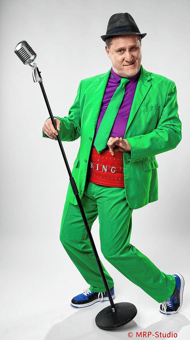 Bernd Kohlhepp alias „Herr Hämmerle“ ist einer der vielseitigsten Künstler in Süddeutschland. Am 19. September will er mit seiner Show ...
