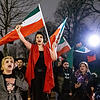 05.01.2020, Hamburg: Exil-Iraner protestieren vor dem Islamischen Zentrums Hamburg (IZH) gegen die Politik des Iran und fordern den ...