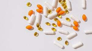Blutverdünner können die Wirkung von Vitamin K2 beeinflussen. Doch wie gefährlich ist die Kombination wirklich?