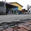 Die Schäden an der Sennhofstraße sind an vielen Stellen kaum zu übersehen, wie hier im Bereich vor dem Kindergarten Sonnenschein. Noch ...
