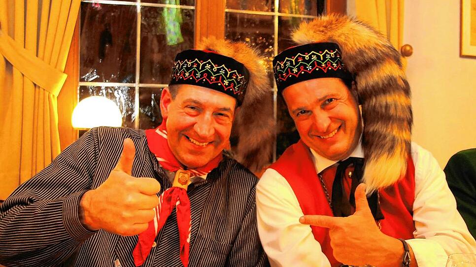 Stimmungstest: OB Erik Pauly (links) und Zunftmeister Michael Lehmann sind auf jeden Fall schon mal in Fasnetstimmung.
