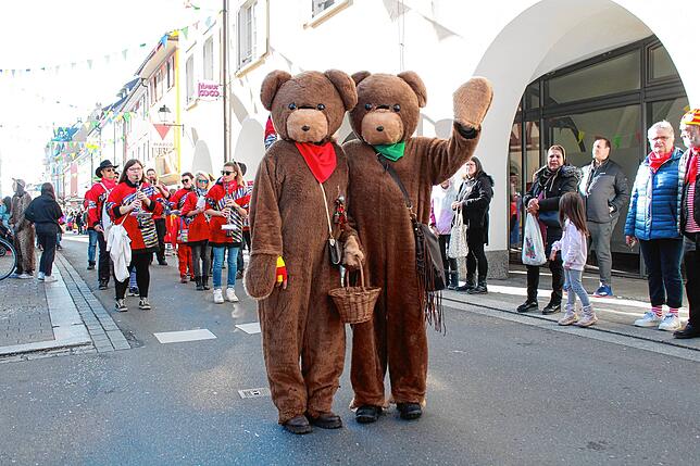 Bild 24: Die schönsten Bilder vom Kinderumzug und Kindernarrenbaumstellen am Fastnachtsdienstag