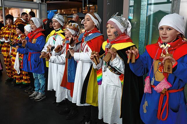 Bild 15: Bilder vom Kindernarrenbaumstellen