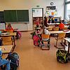 Zweitklässler an der Frobenius-Thomsin-Grundschule in Riedöschingen freuen sich über den wieder regulären Präsenzunterricht an allen ...