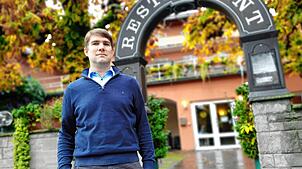 Lukas Waldschütz vom Hotel und Restaurant Ochsen in Überlingen. Er sagt deutlich: Bei höherer Mehrwertsteuer auf Speisen in der ...