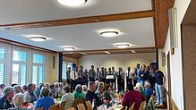Die Senioren aus Bettmaringen verbringen beim Generationennachmittag einen gemütlichen Nachmittag mit der Landjugend Bettmaringen. Foto: ...