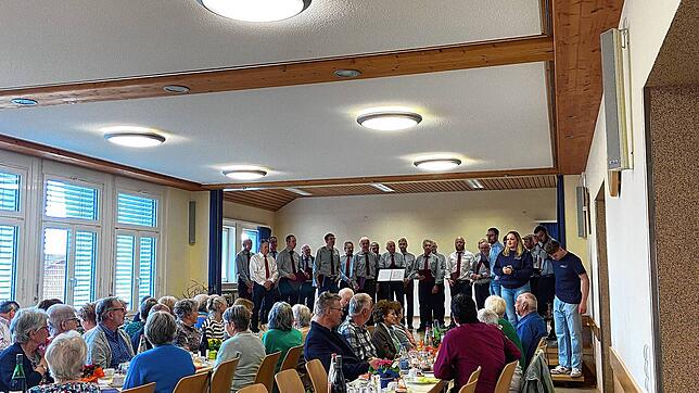 Die Senioren aus Bettmaringen verbringen beim Generationennachmittag einen gemütlichen Nachmittag mit der Landjugend Bettmaringen. Foto: ...