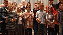 So war es vor Corona. Der Schulchor singt gemeinsam mit dem Gesangverein Liederkranz.