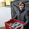 Der Konstanzer Weihnachtsmarkt setzt schon vor Einführung der Verpackungssteuer konsequent auf Mehrweg. Manuel Weihemann von der ...