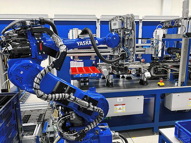 Roboter im Einsatz: Prozessautomatisierung ist eines der Anwendungsfelder, in denen IMS Gear KI-Technologien einsetzt.