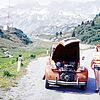 Im Sommer in den Bergen musste Christina Rademacher schon mal anhalten, um das Auto abzukühlen, wie hier am Brenner-Pass 1987. Bild: ...