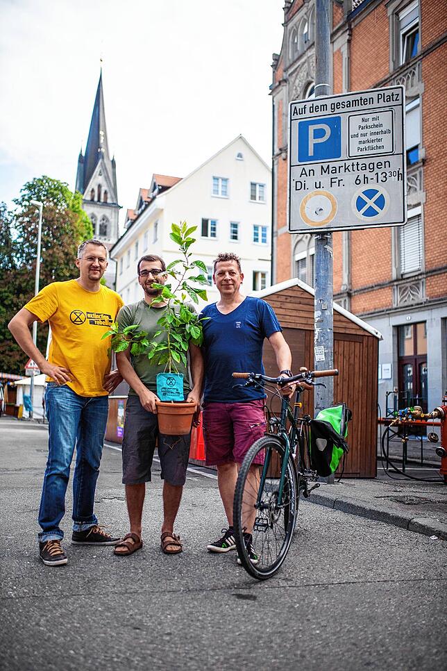 Auf dem Stephansplatz wollten sie eine Demo für das Klima abhalten: Felix Müller, Arno Jucker und Claudius Eisermann von der Gruppierung ...