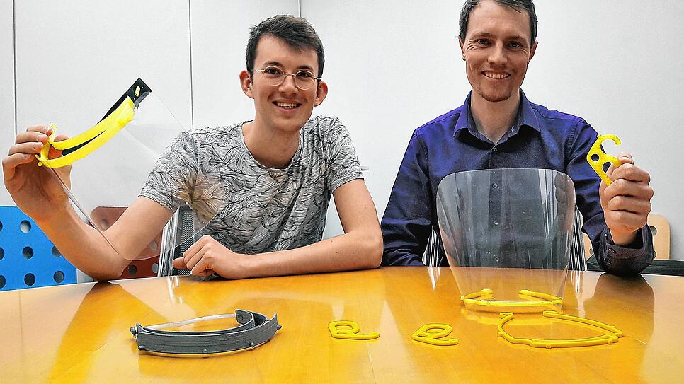 Joshua Geißler (20) aus VS-Pfaffenweiler und Alexander Emde (33) aus Schönwald beteiligen sich mit ihren privaten 3D-Druckern an der ...