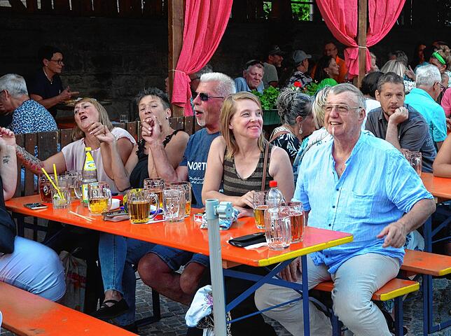 Bild 29: Reges Treiben beim Stadtfest am Samstagabend und Sonntagmorgen