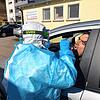 Schnelltest auf Covid-19 an der Drive-In-Teststation am Chilbiplatz in Waldshut. Die Teststation ist seit 22. März in Betrieb.