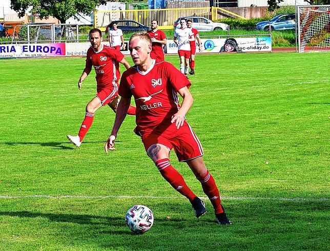 Zaubertor: Sehenswert mit der Hacke überwand Artur Kirschmann den Schlüchttaler Schlussmann zur 1:0-Führung für den SV Jestetten.
