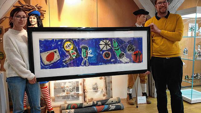 Miró trifft auf Fasnacht: Praktikantin Sabrina Senf und Museumsleiter Johannes Waldschütz müssen sich jetzt um die Vorbereitungen für ...