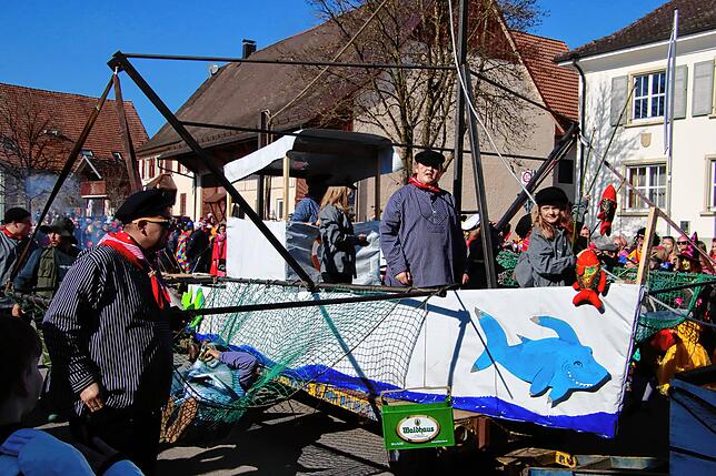 Bild 10: So bunt geht es beim Rosenmontagsumzug 2025 zu