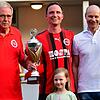 Siegerehrung, Wehratalpokal 2024
Vorsitzender Werner Wunderle, Spielführer Markus Rufle mit Tochter Paulina und Holger Siegl von der ...