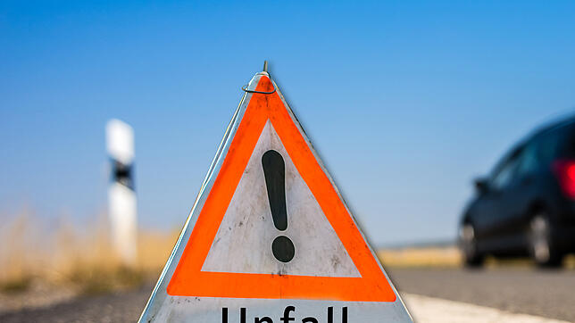 Die Fahrerin eines Sportwagens ist im Steinatal in eine Leitplanke geprallt. Bild: Fotolia