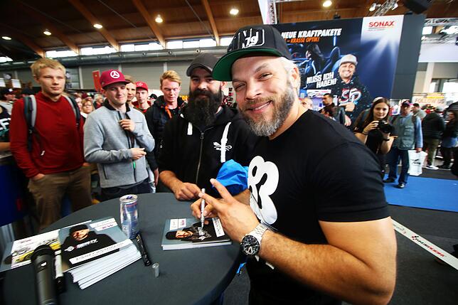 Bild 13: Jede Menge Chrom, Lack und schöne Frauen: Die Tuning World Bodensee hat viel für Auge und Ohr zu bieten