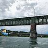 Die Rheinbrücken zwischen Waldshut und Koblenz (Eisenbahnbrücke und Autobrücke) am Grenzübergang zur Schweiz. Hat Lenin 1917 diese ...