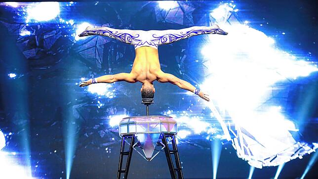 Bild 2: Spektakuläre Auftritte &ndash; Fotos der sportlichen Akteure bei der Turngala in der Schänzlehalle
