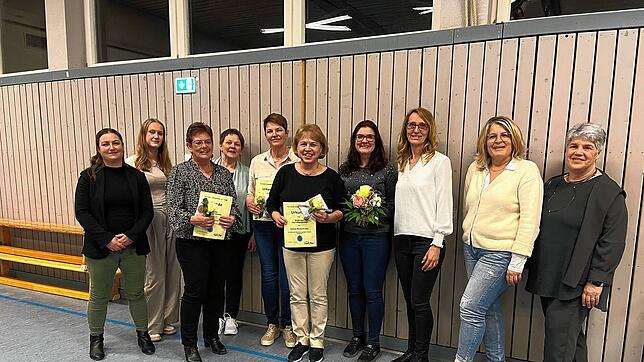 Fröhliche Gesichter beim TV Dangstetten (von links): Anja Peter (Schriftführerin), Nathalie Kulke, (Jugendvertreterin), Silvia Barabas ...