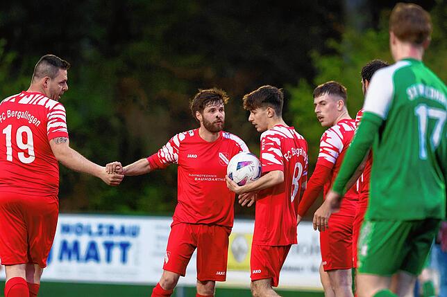Bild 13: FC Bergalingen II gewinnt Kellerduell gegen Schlusslicht SV Waldhaus II mit 3:2 – wir haben Fotos!