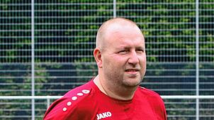 Trainer Andreas Pulz und der FC Uhldingen müssen eine bittere 1:2-Niederlage gegen Aufsteiger SV Bermatingen quittieren.