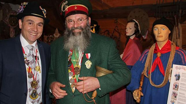 Stegstreckerschef Andreas Narr und Narrenpolizist Walter Rossknecht bei der Martinisitzung im Bindhaus.