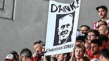 Danke, Christian Streich: Eines von vielen Plakaten im Europa Park-Stadion.