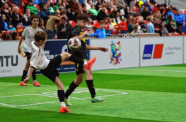 Bild 8: Fußball-Nachwuchsstars in Friedrichshafen! Unsere große Bildergalerie vom MTU-Cup!
