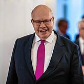 Minister Peter Altmaier kam trotz barocker Leibesfülle mit dem Fahrrad ins Festzelt.
