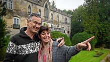 Thomas Huber und Tatjana Gazdik genießen die herrliche Aussicht von ihrem neuen Wohnsitz. Und sie geben einen Einblick in die wohl ...