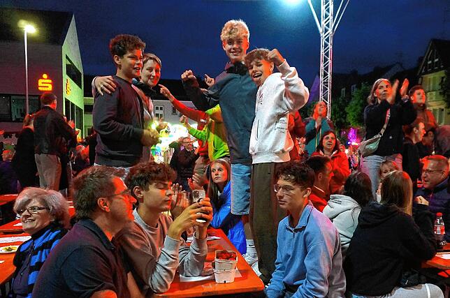 Bild 2: Stadtmusik Tiengen spielt zum Abschluss des Schwyzertags: Das sind die Bilder
