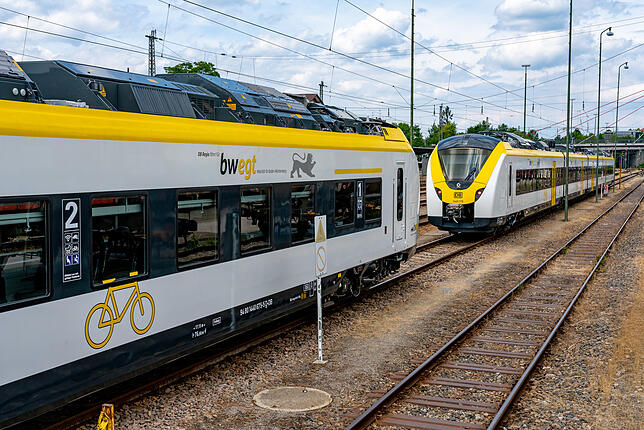 Bild 3: Umsteigefrei nach Freiburg: Neue Züge im Bahnhof Villingen