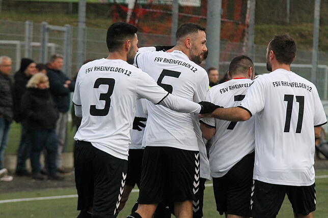 Bild 2: FSV Rheinfelden schickt den VfR Bad Bellingen mit einem 8:0-Kantersieg in die Winterpause &ndash; und wir haben Bilder!